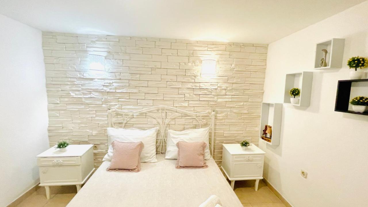 Colorful And Happy Apartment Sukosan - With Parking Εξωτερικό φωτογραφία
