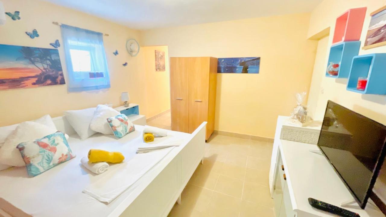 Colorful And Happy Apartment Sukosan - With Parking Εξωτερικό φωτογραφία