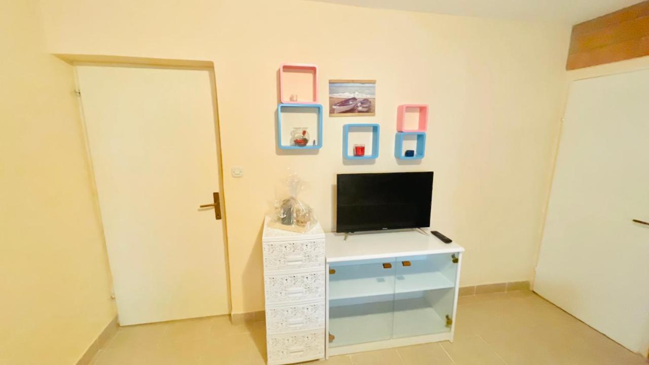 Colorful And Happy Apartment Sukosan - With Parking Εξωτερικό φωτογραφία