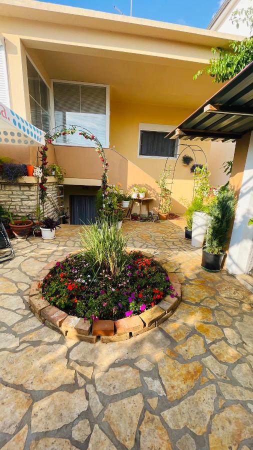 Colorful And Happy Apartment Sukosan - With Parking Εξωτερικό φωτογραφία