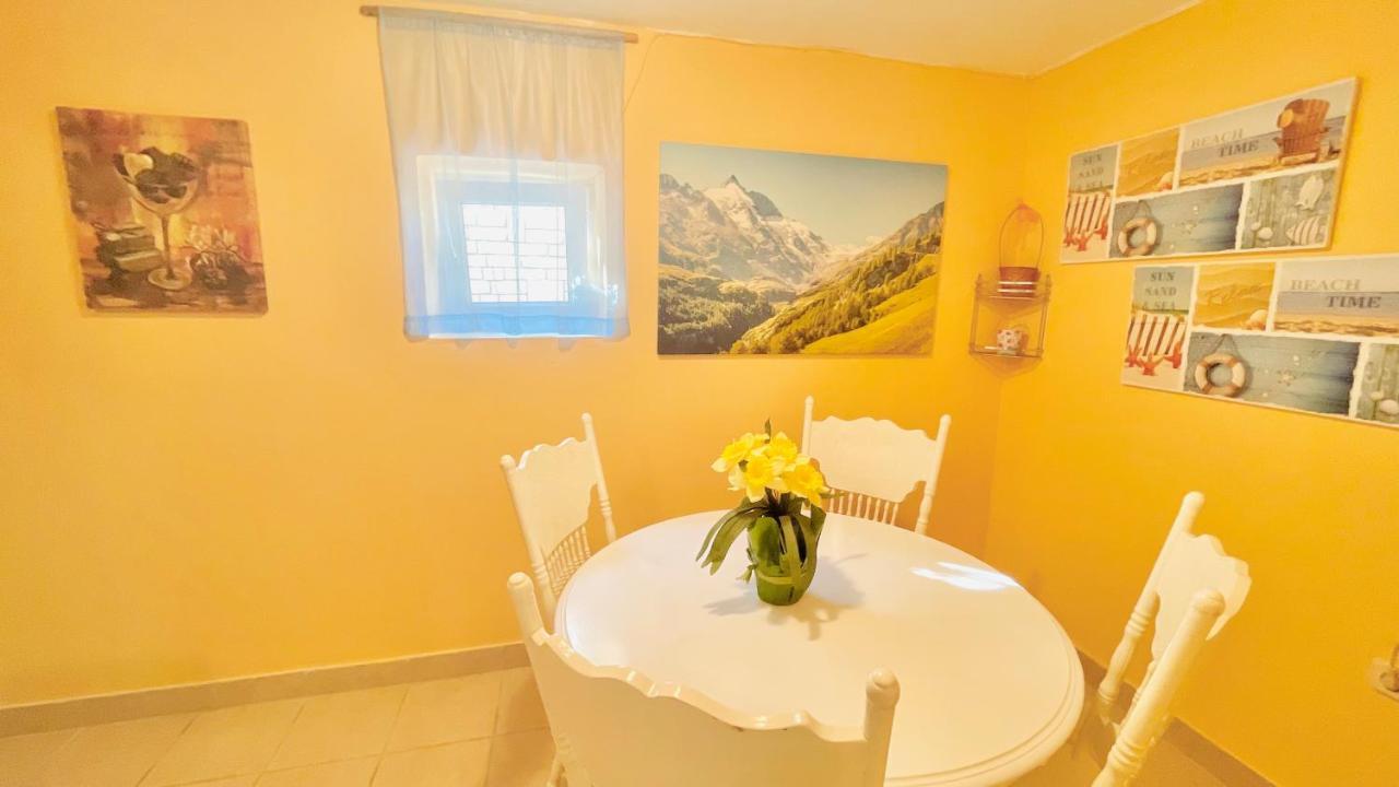Colorful And Happy Apartment Sukosan - With Parking Εξωτερικό φωτογραφία