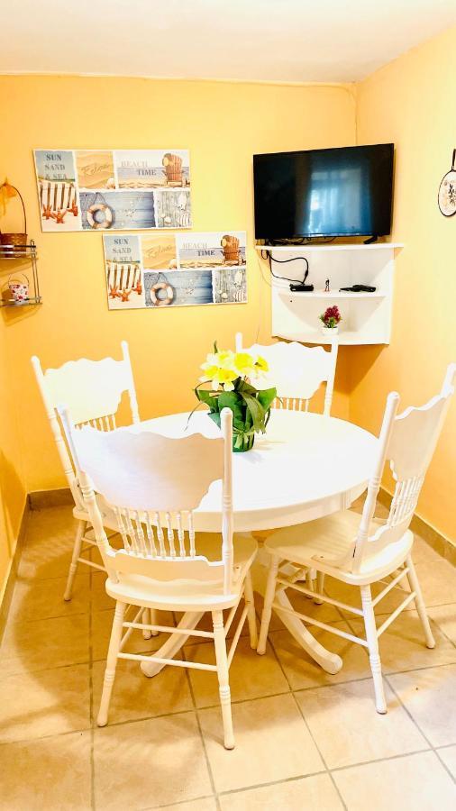 Colorful And Happy Apartment Sukosan - With Parking Εξωτερικό φωτογραφία