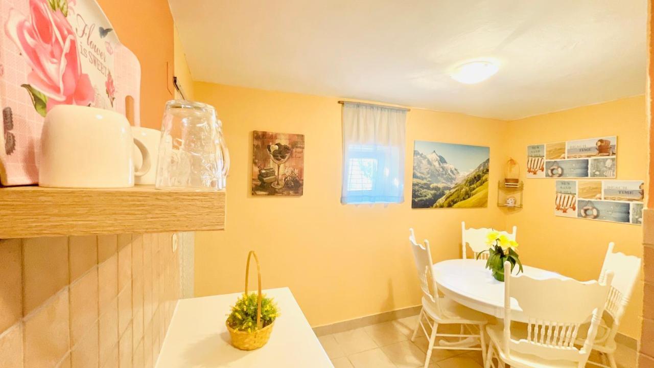 Colorful And Happy Apartment Sukosan - With Parking Εξωτερικό φωτογραφία